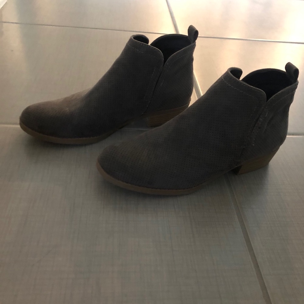 Universal Thread gray Booties